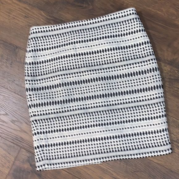 Loft Skirt (BB7864) - Picture 2 of 8